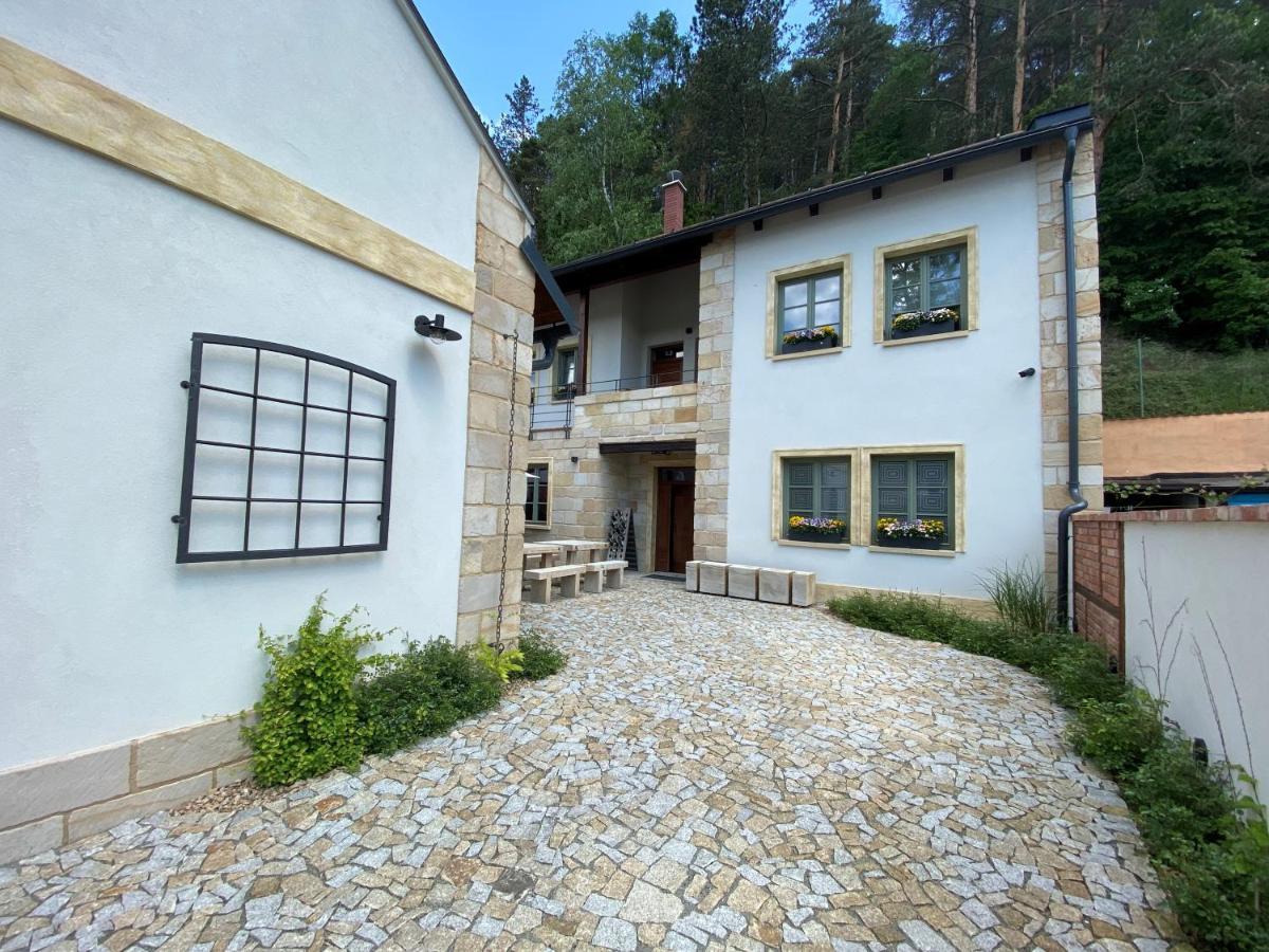 Penzion Stodola Bela pod Bezdezem Exteriör bild