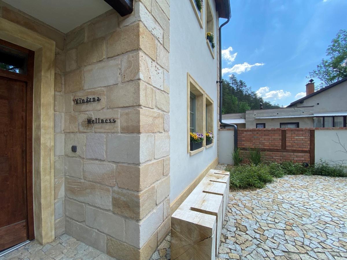 Penzion Stodola Bela pod Bezdezem Exteriör bild