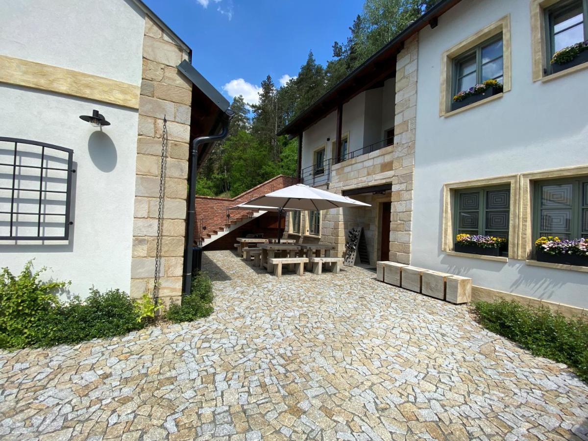 Penzion Stodola Bela pod Bezdezem Exteriör bild